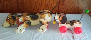 lot 223 image: Snoopy and Little Snoopy dog pull toys