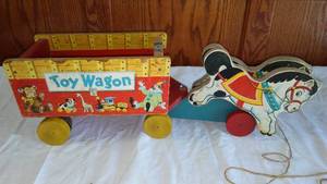lot 286 image: Vintage Fisher Price, Toy Wagon.