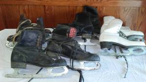 lot 290 image: Vintage Ice Skate With Covered Tote.