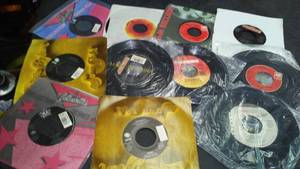 lot 315 image: Collectible Vintage 45s Vinyl Records