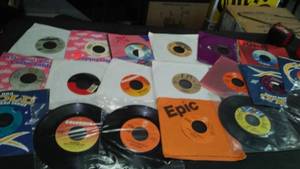 lot 316 image: Collectible Vintage 45s Vinyl Records