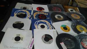 lot 319 image: Collectible Vintage 45s Vinyl Records