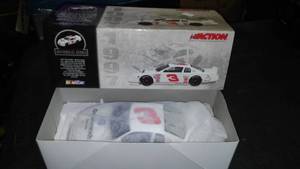 lot 323 image: Dale Earnhardt Jr No.3 Gm Goodwrench Services.