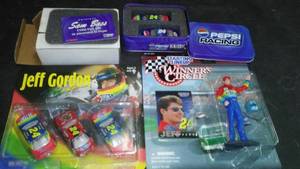 lot 329 image: Jeff Gordon Assortment.