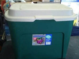 lot 338 image: 20 Gal Hinged Tote.