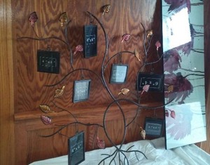 lot 347 image: Tree of Life Dcor and more.