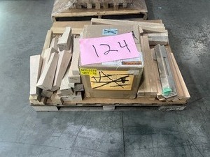 PALLET FULL OF TABLE LEGS VARIOUS SIZES