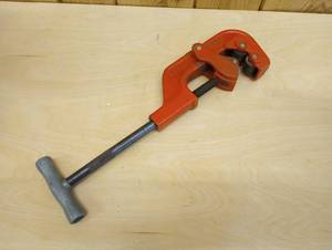 lot 233 image: Large Pipe Cutter