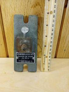 lot 7 image: Desmond Diamond Nib Holder