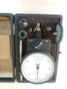 lot 19 image: Jones Motorola Model 3200 Gauge With Case