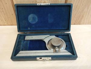 lot 28 image: Brown And Sharp Angle Measuring Tool Model Number 493