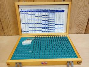 lot 33 image: Meyer Gauge Co. Precision Pin Gauges