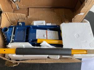 lot 202 image: Aain Heavy duty Steel 3-Ton Hydraulic Floor Jack with