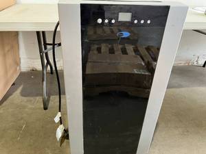 lot 102 image: Whynter ARC-14S Platinum & Black 14,000 BTU Dual Hose Portable Air Conditioner with Dehumidifier and Fan for Rooms Up to 500 Square Feet
