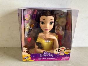 lot 157 image: Disney Princess Deluxe 13-Piece Belle Styling Head