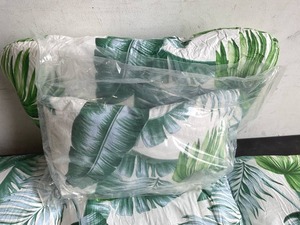 lot 253 image: Palm Leaf Print Chair Cushion with Pillow