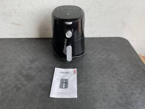 lot 256 image: LATURE 4.2 QT Black Air Fryer Oven Cooker with Temperature and Time Control