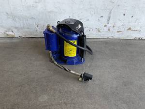 lot 24 image: VEVOR 32 -Ton Air Hydraulic Bottle Jack