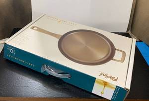 lot 3 image: Parini Cast Iron 10 Skillet NIB