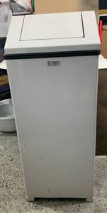 lot 9 image: 35 Lidded Industrial Garbage Can