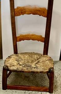lot 20 image: Antique Whicker Prayer Chair