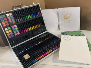 lot 29 image: BIG Art Kit & Note Pads