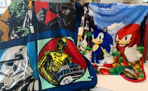 lot 30 image: Star Wars & Sonic Small Blankets