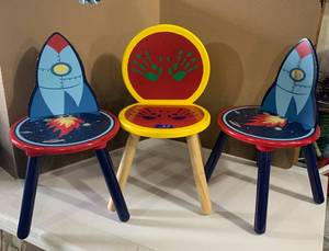 lot 37 image: 3 Childrens wood chairs