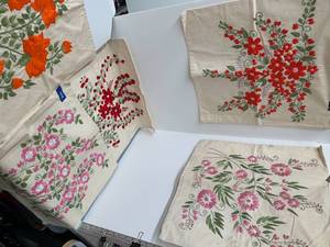 lot 44 image: 5 Hand Embroidered Pillow Cases