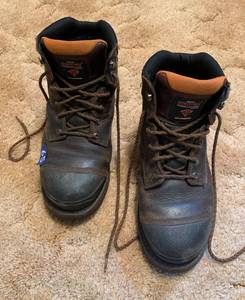 lot 65 image: Work Boots Steel Toe 9.5 Survivor