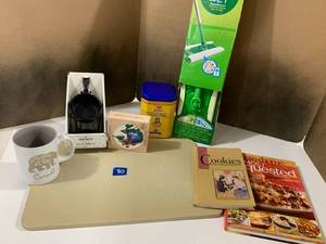 lot 80 image: MISC Kitchen, Cutting Board,