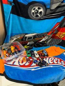 lot 81 image: Hot Wheels Blanket, Cars,