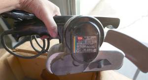 lot 11 image: WEN 3 inch belt sander - works - with extra belts