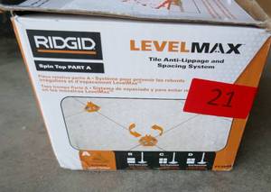 lot 21 image: Box of 100 Ridgid Spin Top Part A tile spacers