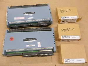 lot 43 image: Misc connector adapters and Prosense XTH-0500F-K temperature transmitters