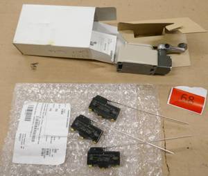 lot 68 image: 3 new Honeywell and 1 Omron limit switches