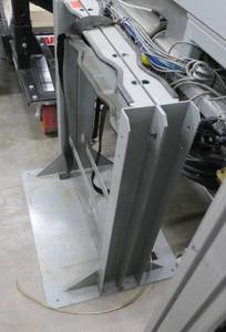 lot 97 image: Tank stand - strap oxygen tanks etc to the stand