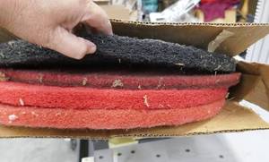 lot 100 image: Floor stripping pads 20 inch