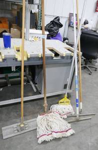 lot 110 image: Group of floor mops, scrubbers etc