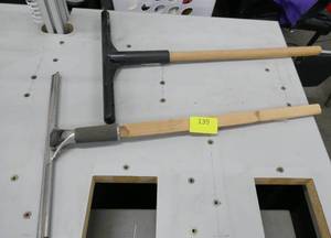 lot 139 image: Squeegee and washer wands
