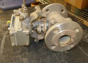 lot 172 image: Large valve model EPN1107N