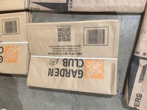 lot 18 image: Lot of Assorted Garden Lawn Bags Customer Returns See Pictures