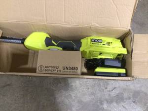 lot 30 image: RYOBI 40V Expand-It Cordless Battery Attachment Capable Trimmer Power Head  Customer Returns See Pictures