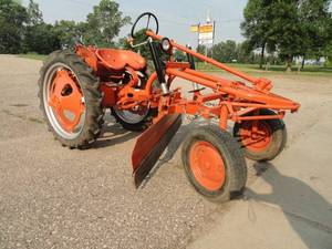 lot 1 image: 1948 Allis Chalmers Model G rear engine tractor