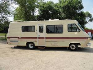 lot 14 image: 1983 Pace Arrow by Fleetwood