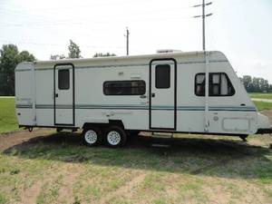lot 11 image: 2000 Rock Wood 30 Travel Trailer