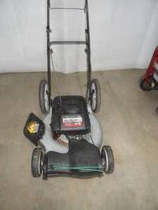 lot 16 image: 22 Yard Machine Lawn Mower, Front wheel Drive