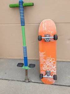 Zumiez Tour 05 Skateboard & Air Zone Pogo Stick