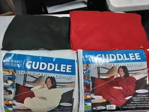 4-Cuddlee Blankets With Sleeves