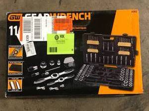 lot 9 image: GEARWRENCH SAEMetric Ratcheting Tap and Die Set (114-Piece) Customer Returns See Pictures